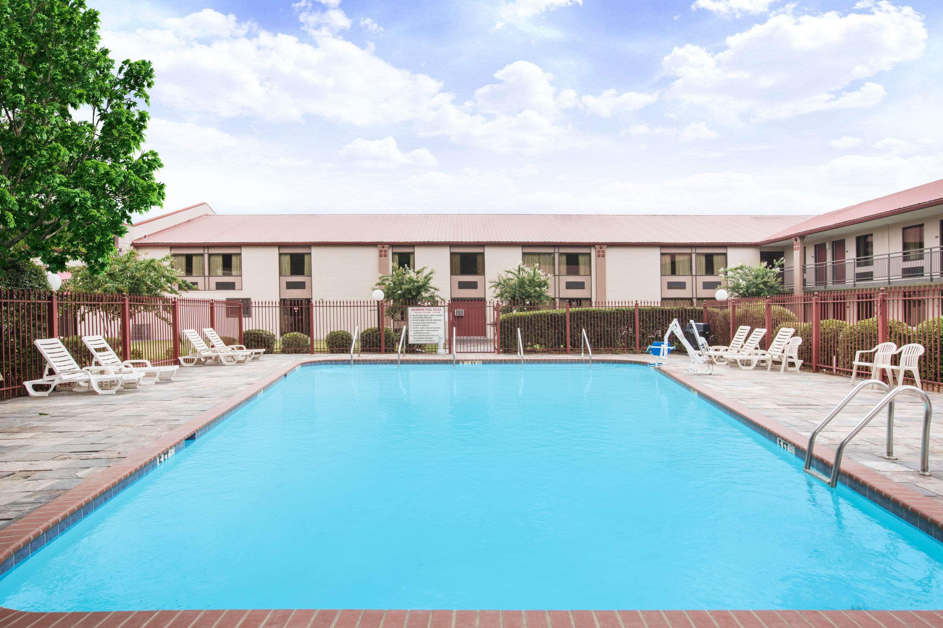 Hotel Super 8 By Wyndham Oxford Exterior foto